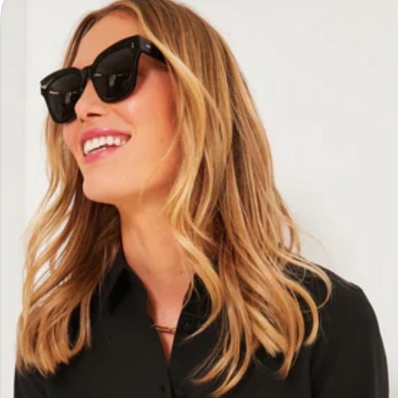 Pomander Place Tops - Pomander Place by Tuckernuck Ashlen Blouse in black Size S P2P 19’